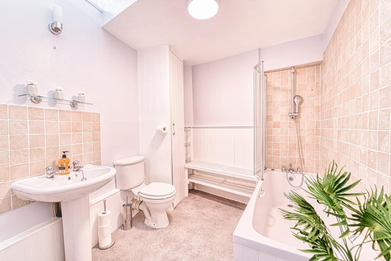 The Stylish Gem Of Bath - Football Table - Sleeps 10 Экстерьер фото
